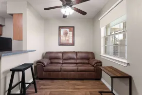 Eagle's Den Suites Kenedy a Travelodge by Wyndham - Room