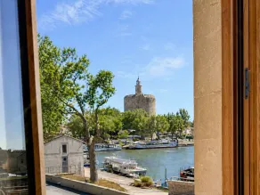 Le Palmier - ÉTABLISSEMENT PARA-HÔTELIER AVEC GARAGE PRIVÉ ET SÉCURISÉ AU PIED DES REMPARTS - Ausblick vom Zimmer