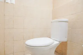 Comfort Studio at Kebagusan City Apartment By Travelio - Baño