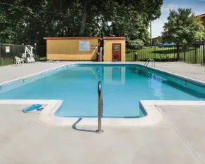 Rodeway Inn Colonial Heights I-95 - Piscine