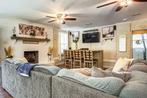 Screened Porch + Grill: Spacious Charleston Home! - Intérieur