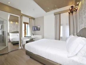 Al Theatro Palace - Room