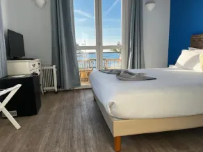 Hôtel du Bord de Mer "Le Vanillé" - Camera