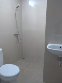 LG Hotel Jember by Calli Rooms - Bathroom