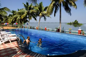 Kalathil Lake Resort - Piscina al aire libre