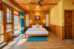 8fold by Larisa, Jibhi - Room