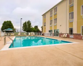 Quality Inn Spring Mills - Martinsburg North - Pool