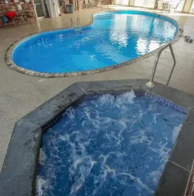 Courtyard Resort - Piscine