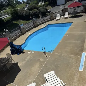 Red Roof Inn & Suites Cornelius - Lake Norman - Pool