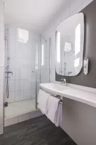 ibis Zürich Messe Airport - Bathroom