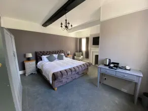 The Bull - Room