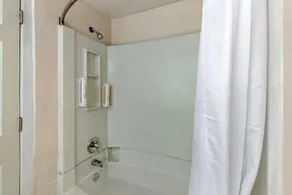 Suburban Studios Raleigh - Crabtree Valley - Bathroom