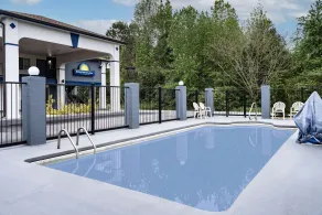 Days Inn by Wyndham Hamilton - Pool