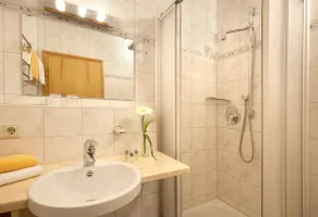 Landhotel Huberhof - Bathroom