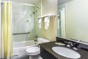Super 8 by Wyndham Morristown/South - Salle de bain