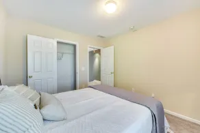 Charlotte Townhome w/ Deck: 18 Mi to Downtown! - Innenbereich