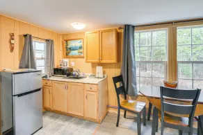 Cozy Brownville Cabin: 2 Mi to Schoodic Lake! - Innvendig