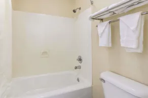 Super 8 by Wyndham Lithonia - Salle de bain