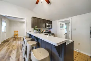 Walk to Beach & Lake: Idyllic Escape in Edinboro! - Innvendig