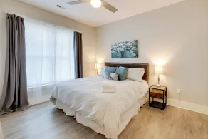 Luxury Downtown Loft - Balcony and Rooftop Bar! - Room