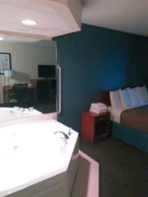AmericInn by Wyndham Beulah - Room