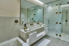 ERTH Abu Dhabi Hotel - Baño