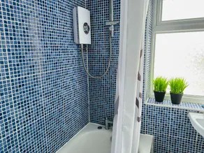 Premium 4 Bed Detached in Heswall - Baño