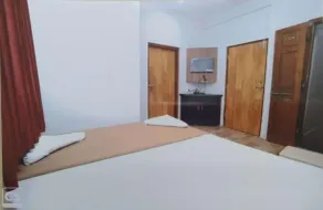 Rajhuns Deluxe Lodging - Chambre
