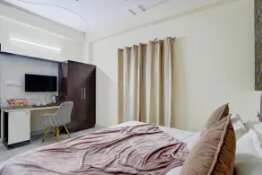 The grand corporate inn sec 51 - Zimmer