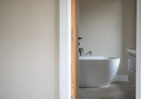 The Weeping Willow - Bathroom