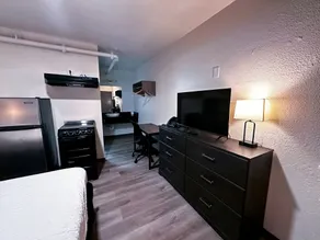 Studio City Suites, a Travelodge by Wyndham - Chambre
