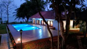 Shantitheeram Ayurveda Lakeside Heritage Resort - Vista dalla camera