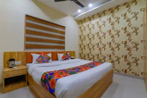 FabHotel Super 3 Premium - 800m from Kashi Vishwanath Temple - Chambre