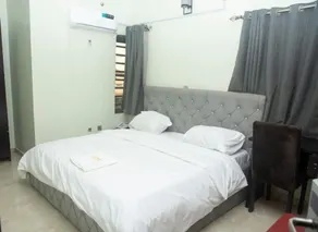 B & C Dyamond Hotel and Suites  - Zimmer