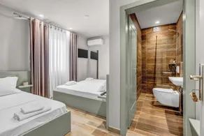 Villa Zoi A Stay to Remember Guesthouse I Sleep on the Historic Roman Road Via Egnatia inside the ancient walls of Elbasan Castle and wake up to a homemade Albanian breakfast prepared by a local family - Værelse