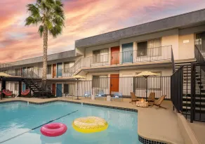 The Sojourn Los Angeles - Sherman Oaks - Piscine