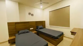 C Suites Richfield - Room