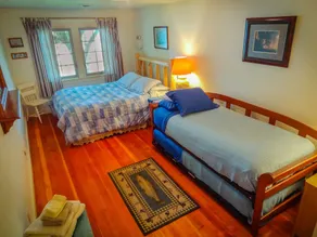 Lake Ripley Lodge w Lake Front Rooms, Grand Porch, Kayaks & Paddleboard - Rum
