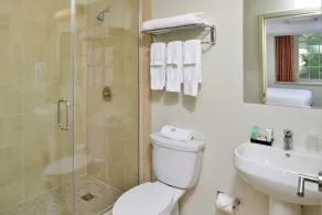 Grand Eastonian Hotel & Suites - Baño