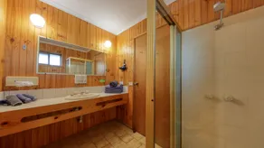 Country Roads Motor Inn - Badezimmer