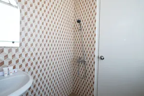 Griya RW Family Guest House Redpartner - Bathroom
