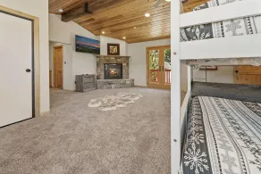 Boulder Bay Chalet Lakefront - Elegantly decorated with Hot Tub and Game Room! - Værelse