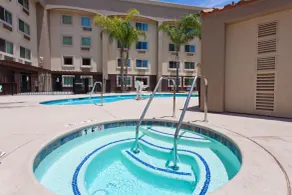 Holiday Inn Express San Bernardino Colton by IHG - Piscine