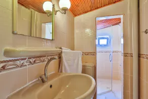 Club Hotel Gultur - Bathroom