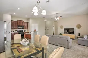 Private Yard & Grill: Greenville Vacation Rental - Innvendig