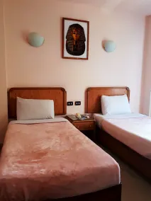New Pola Hotel - Zimmer