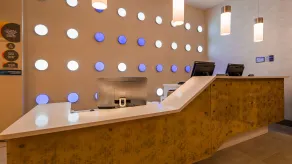 GLō Best Western Brooklyn NYC - Resepsjon