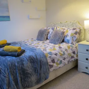 Frog Palace - Secure Parking-Outside Area-Topsham-Exeter-Beach-Chiefs-WiFi - Room