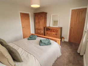 The Hollow - Room