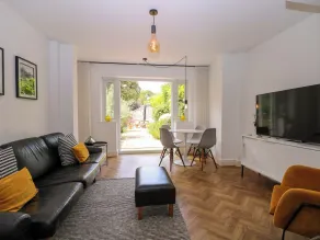 2A The Mews - Living area